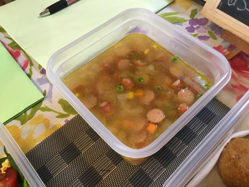 料理教室マンツーマンお野菜とソーセージのコンソメスープ