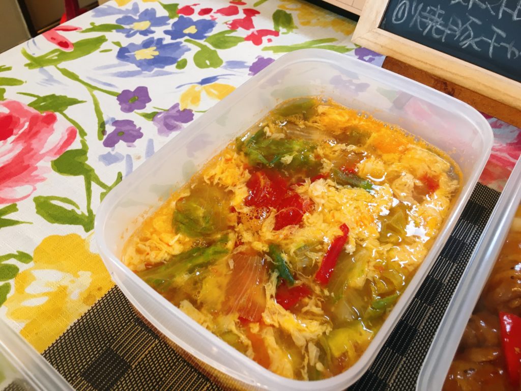 料理教室マンツーマンレタスとトマトのスープ