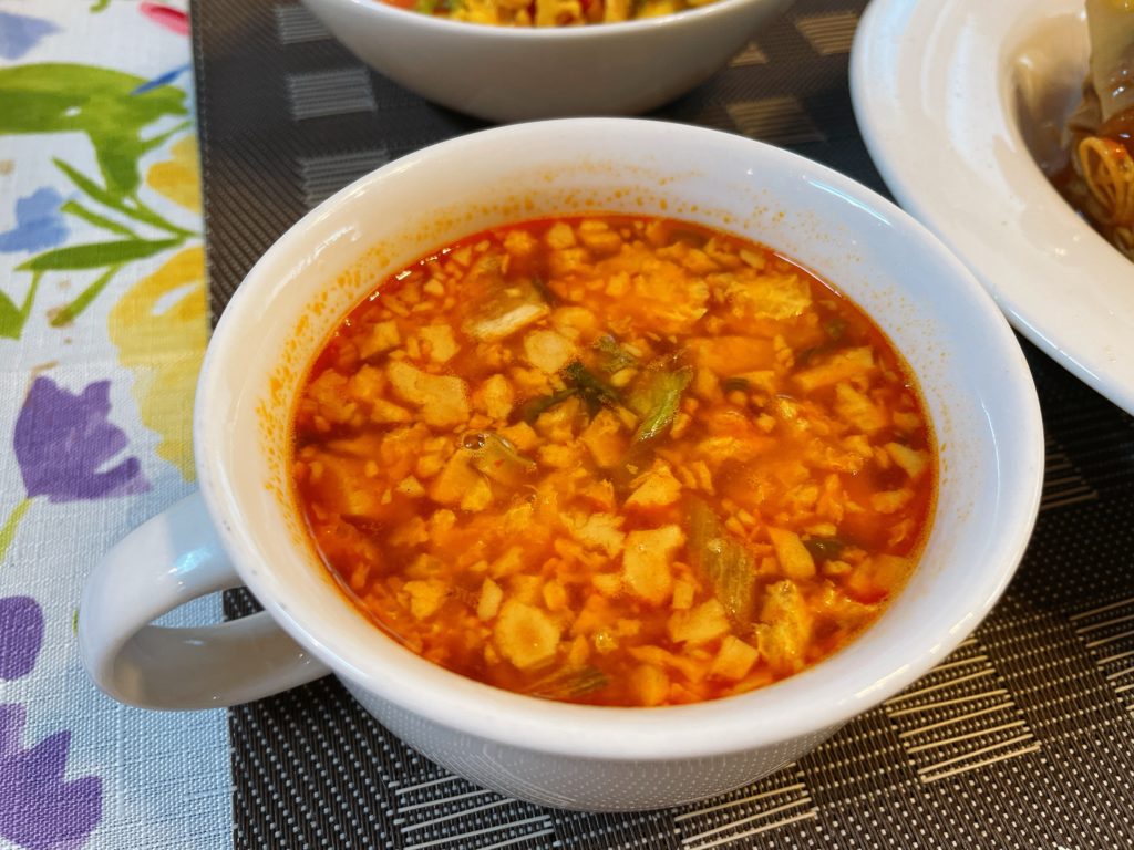 料理教室マンツーマントマト豆腐の酸っぱ辛いスープ
