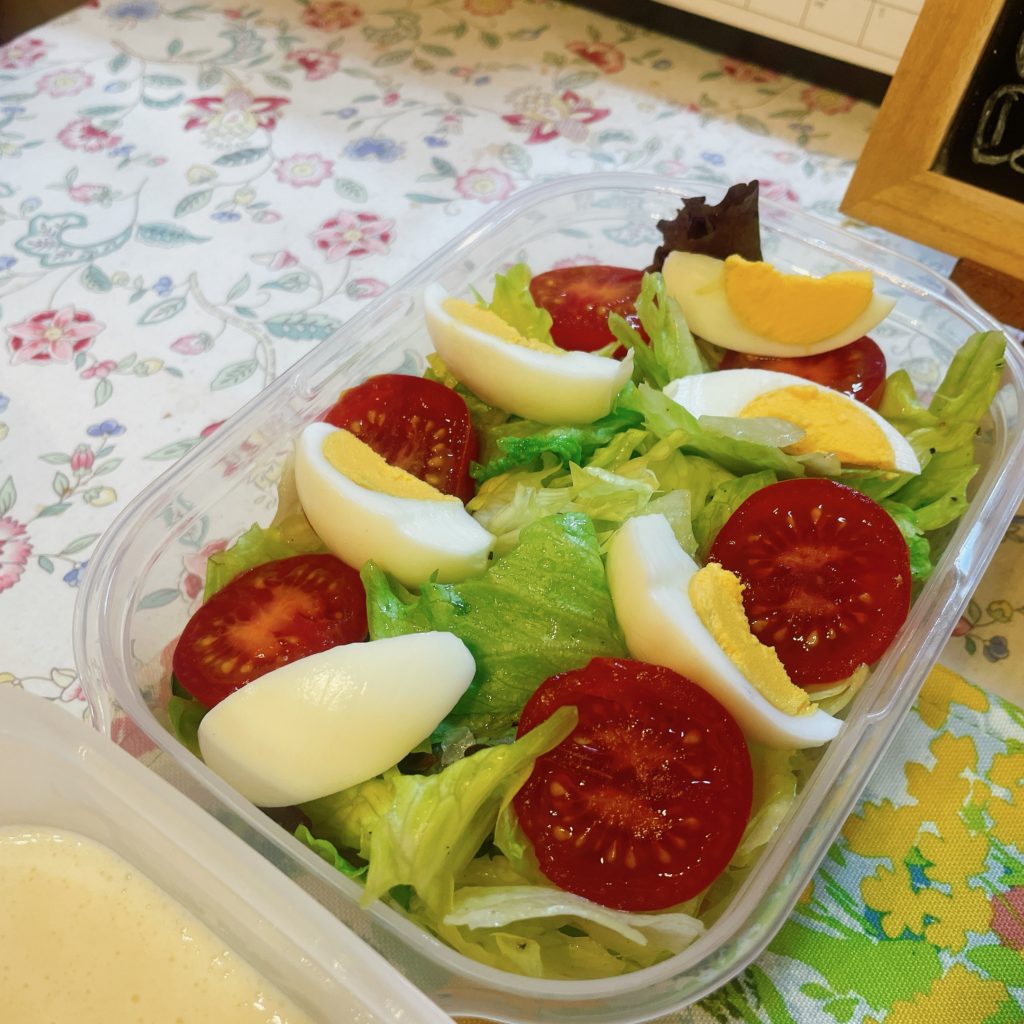 料理教室マンツーマントマトレタス卵サラダ