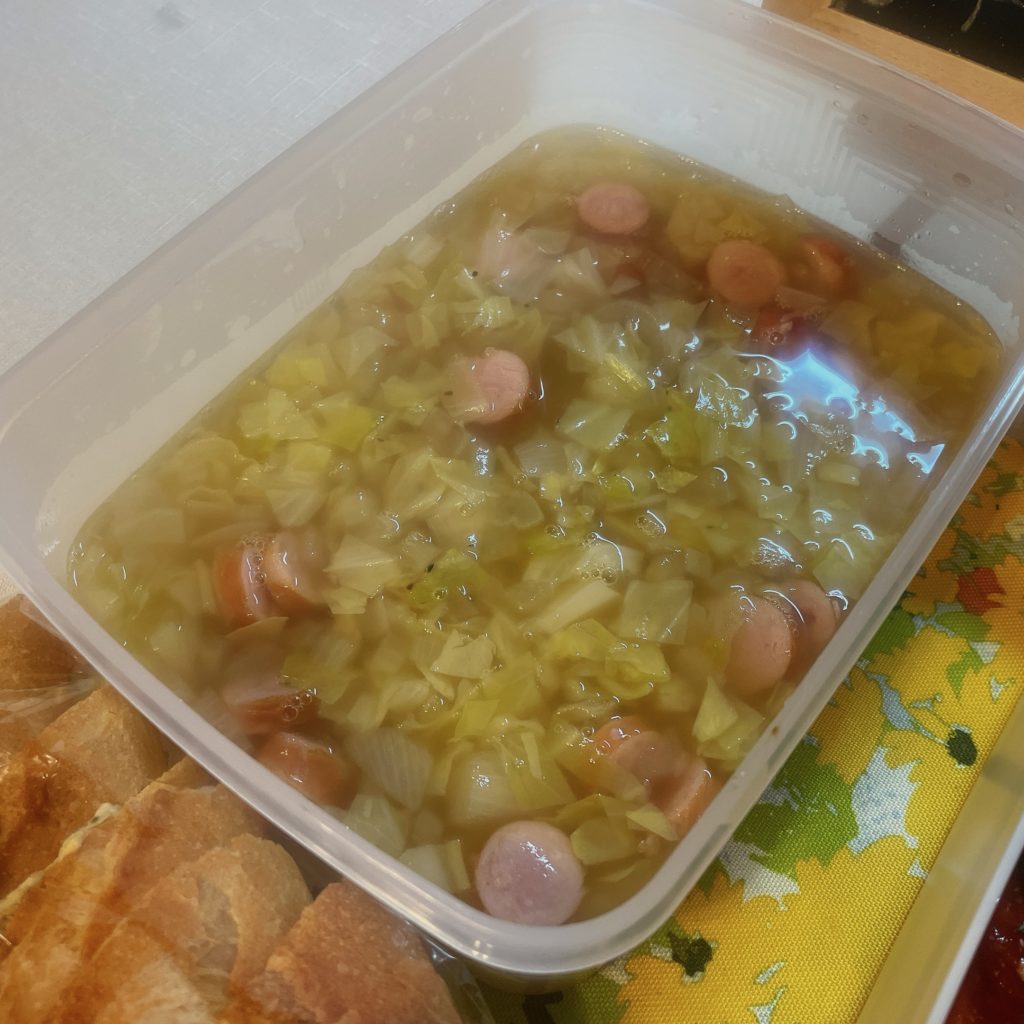 料理教室マンツーマンキャベツソーセージスープ