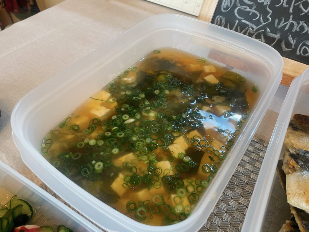料理教室マンツーマン豆腐わかめ味噌汁