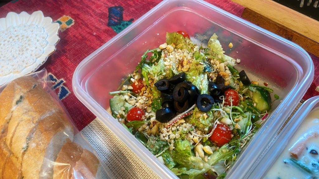 料理教室マンツーマンナッツとスプラウトのサラダ