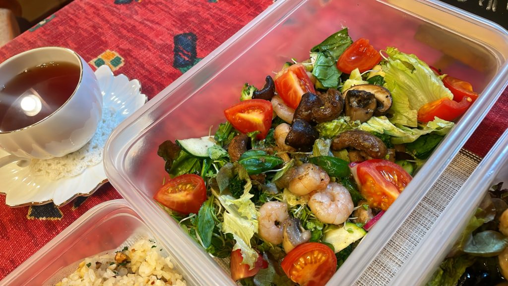 料理教室マンツーマンエビマッシュルームサラダ