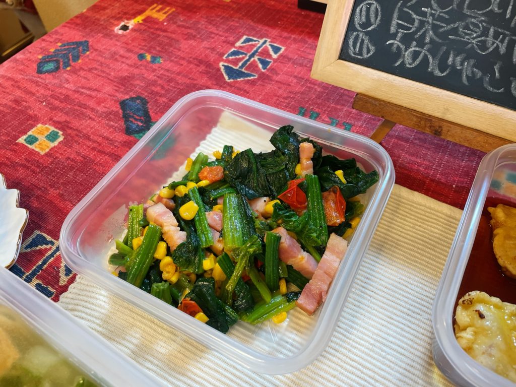 料理教室マンツーマンほうれん草ソテー