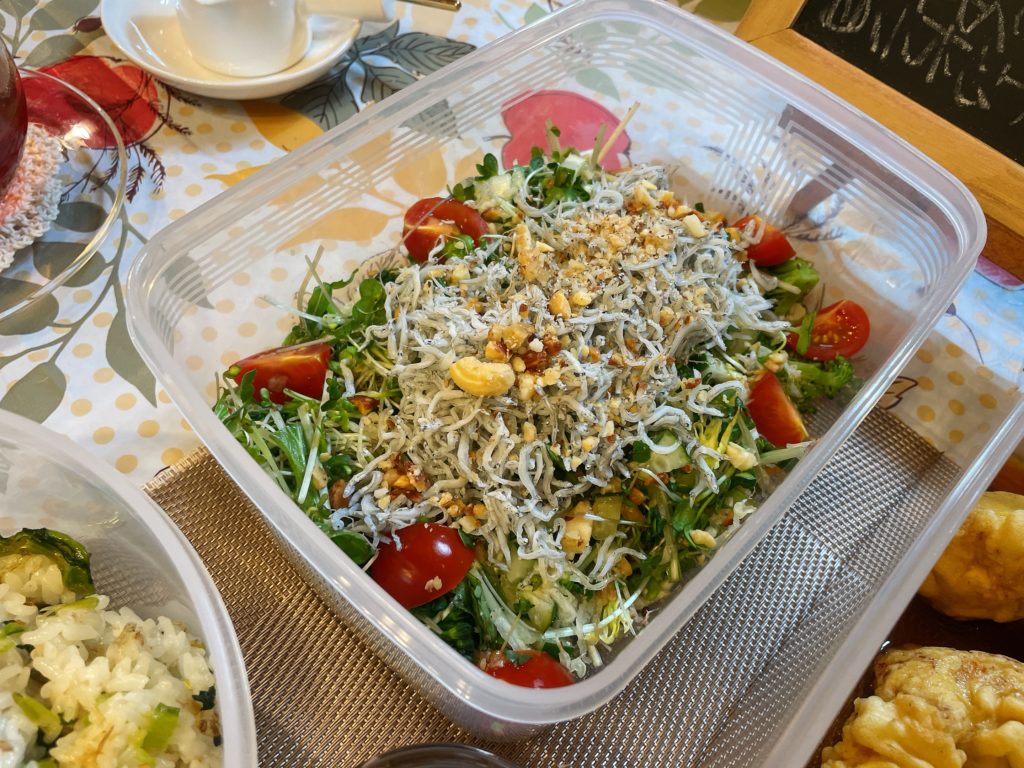 料理教室マンツーマンしらすサラダ