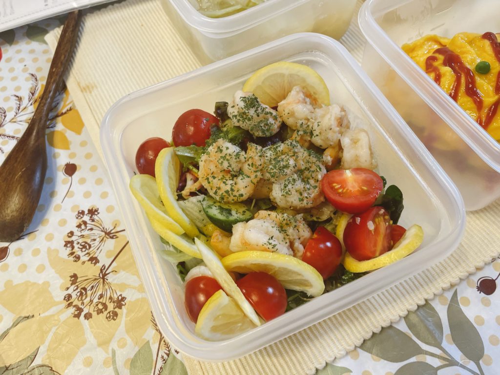 料理教室マンツーマン海老サラダ