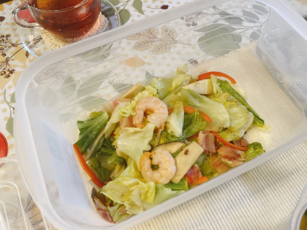 料理教室マンツーマンキャベツ海老ガーリックソテー