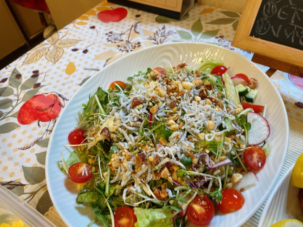 料理教室マンツーマンしらすナッツサラダ