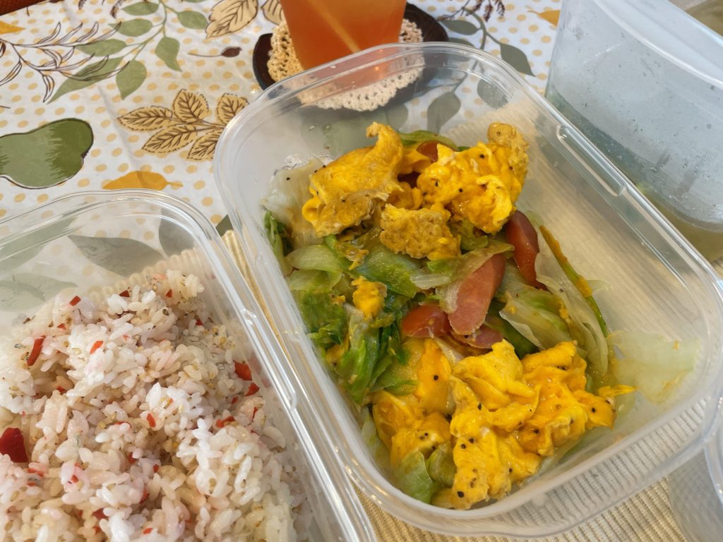 料理教室マンツーマンレタスソーセージ卵