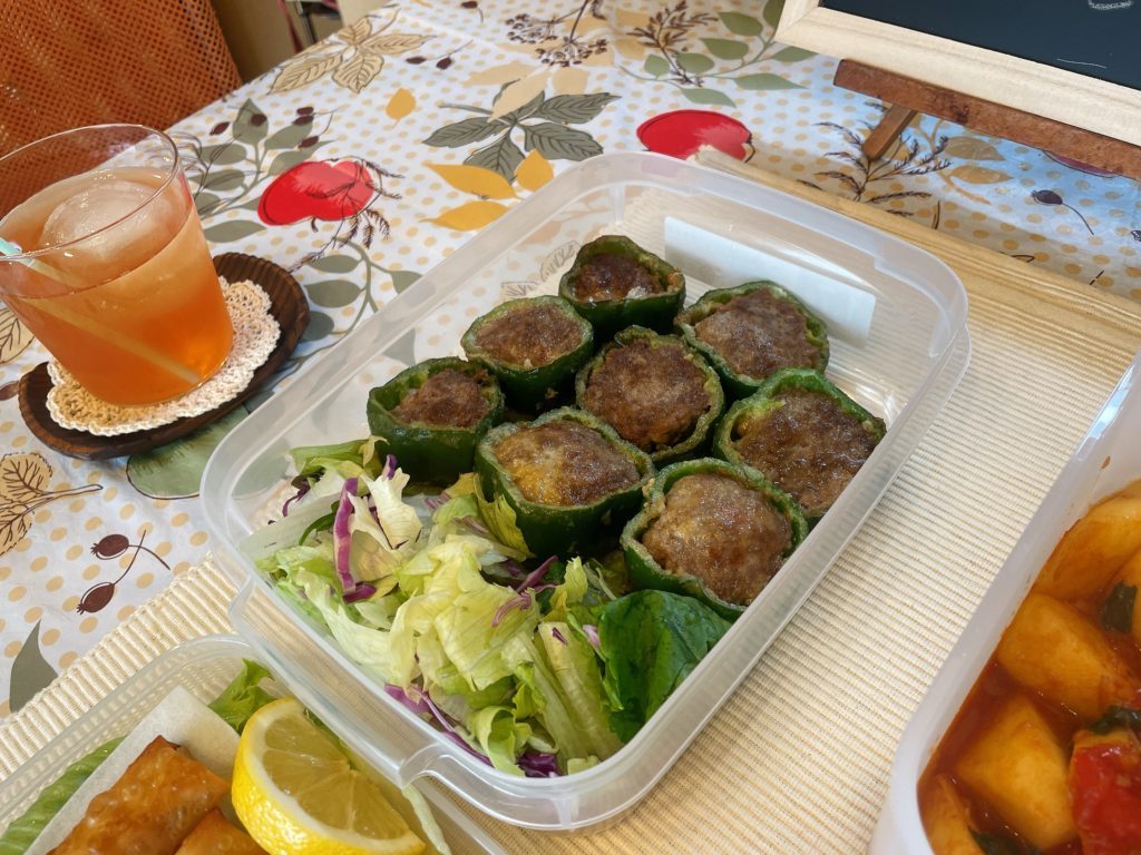 料理教室マンツーマンピーマン肉詰め