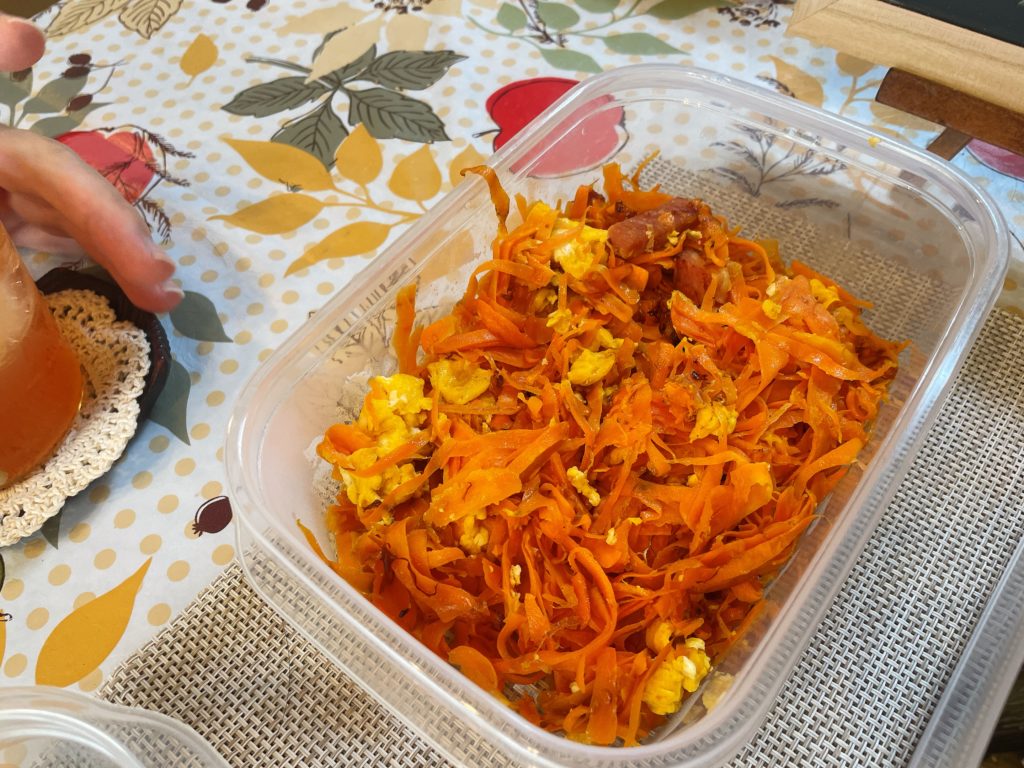 料理教室マンツーマン人参シリシリ