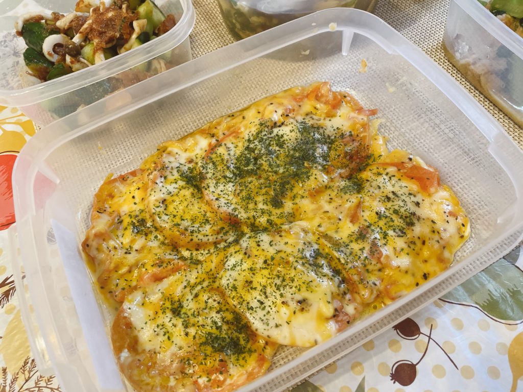 料理教室マンツーマントマトチーズ蒸し焼き