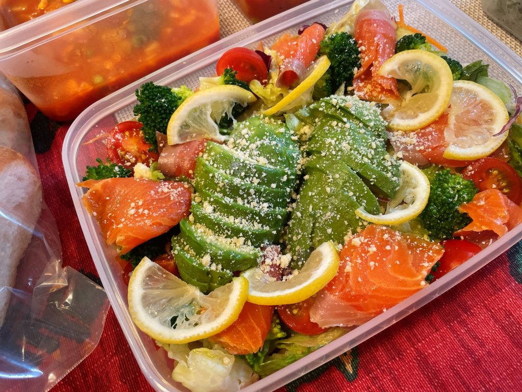 料理教室マンツーマンサーモンアボカドサラダ