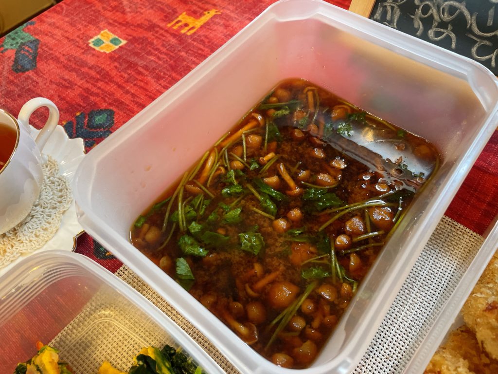 料理教室マンツーマンなめこ赤だし