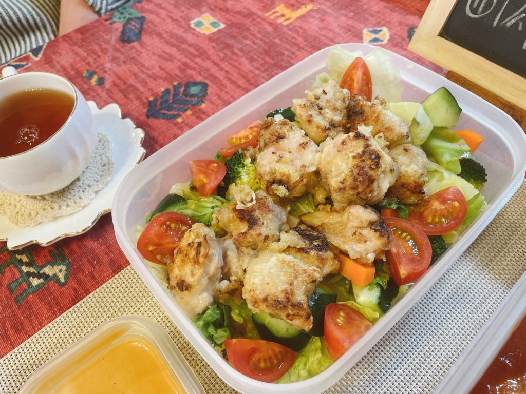 料理教室マンツーマンガーリックチキンサラダ