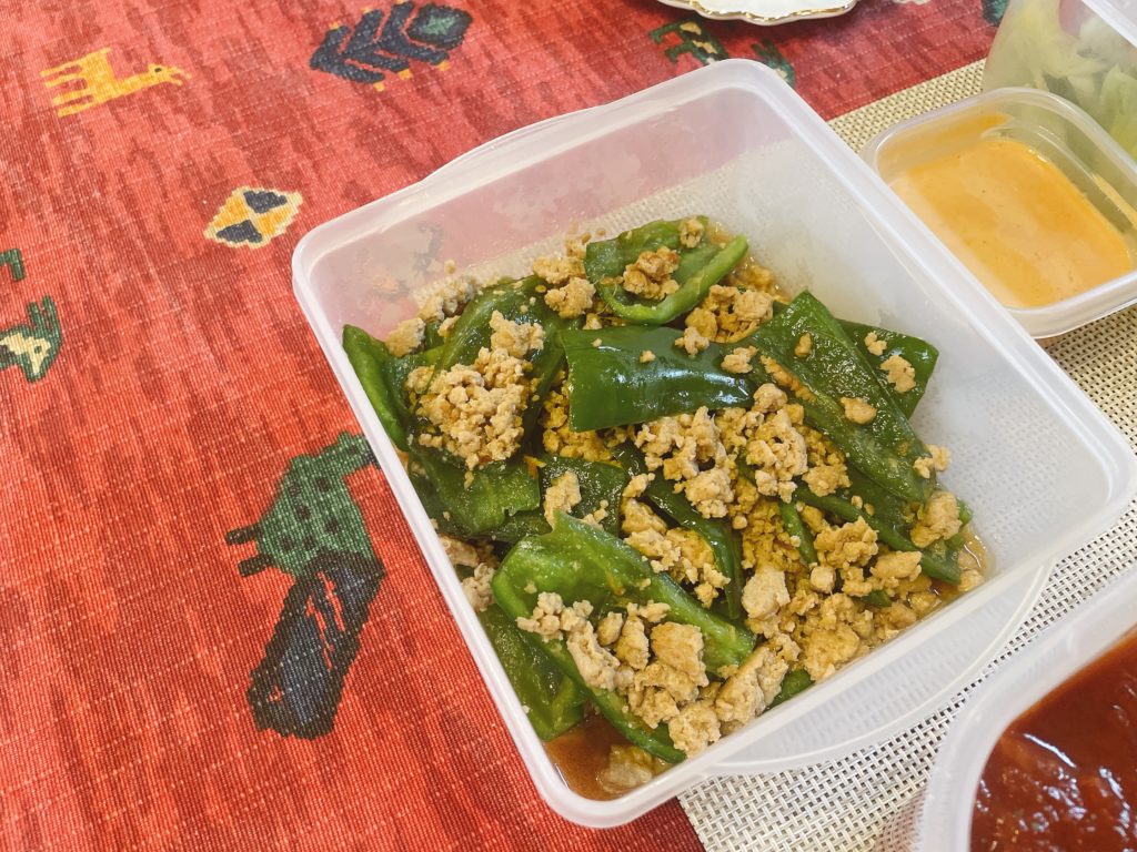 料理教室マンツーマン肉ピーマン