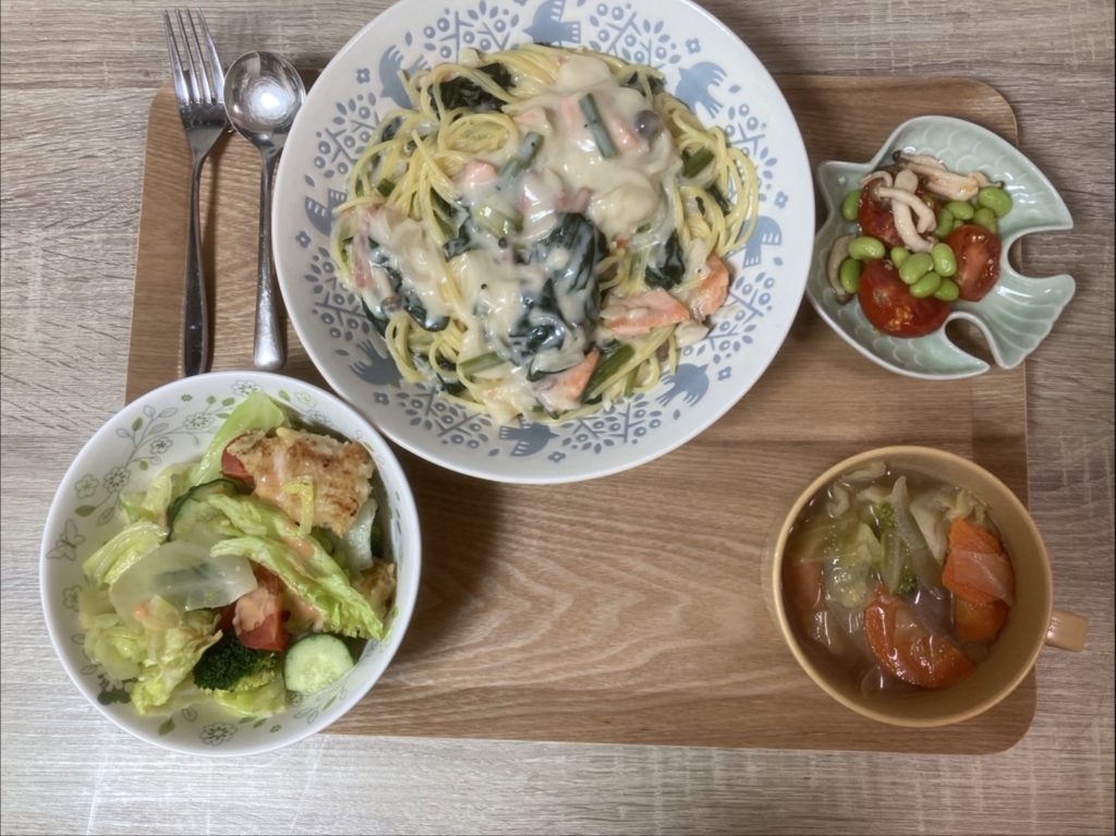 料理教室マンツーマン鮭クリームパスタセット盛り付け