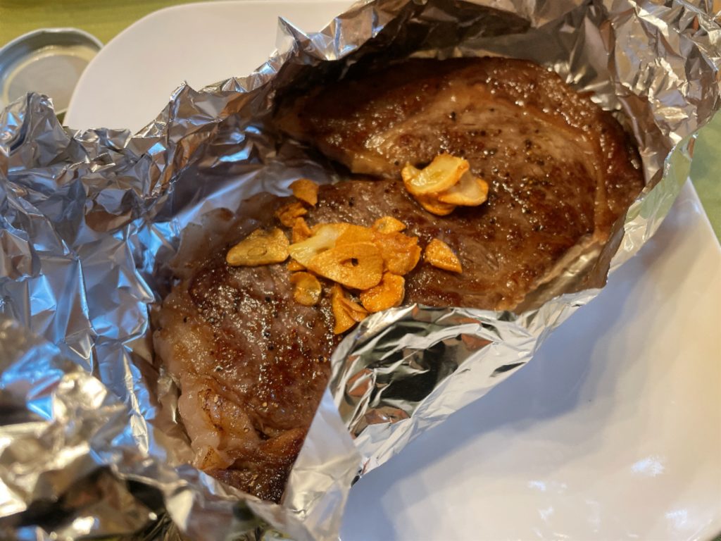 料理教室マンツーマンガーリクステーキ