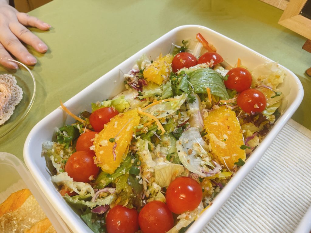 料理教室マンツーマンオレンジ入りサラダ