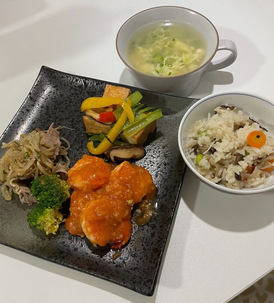 料理教室マンツーマンエビチリセット盛り付け